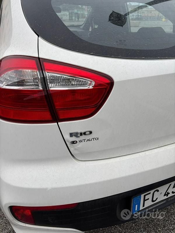 Usata Kia Rio Active 84 CV (61 kW) 2016 Bianco Utilitaria