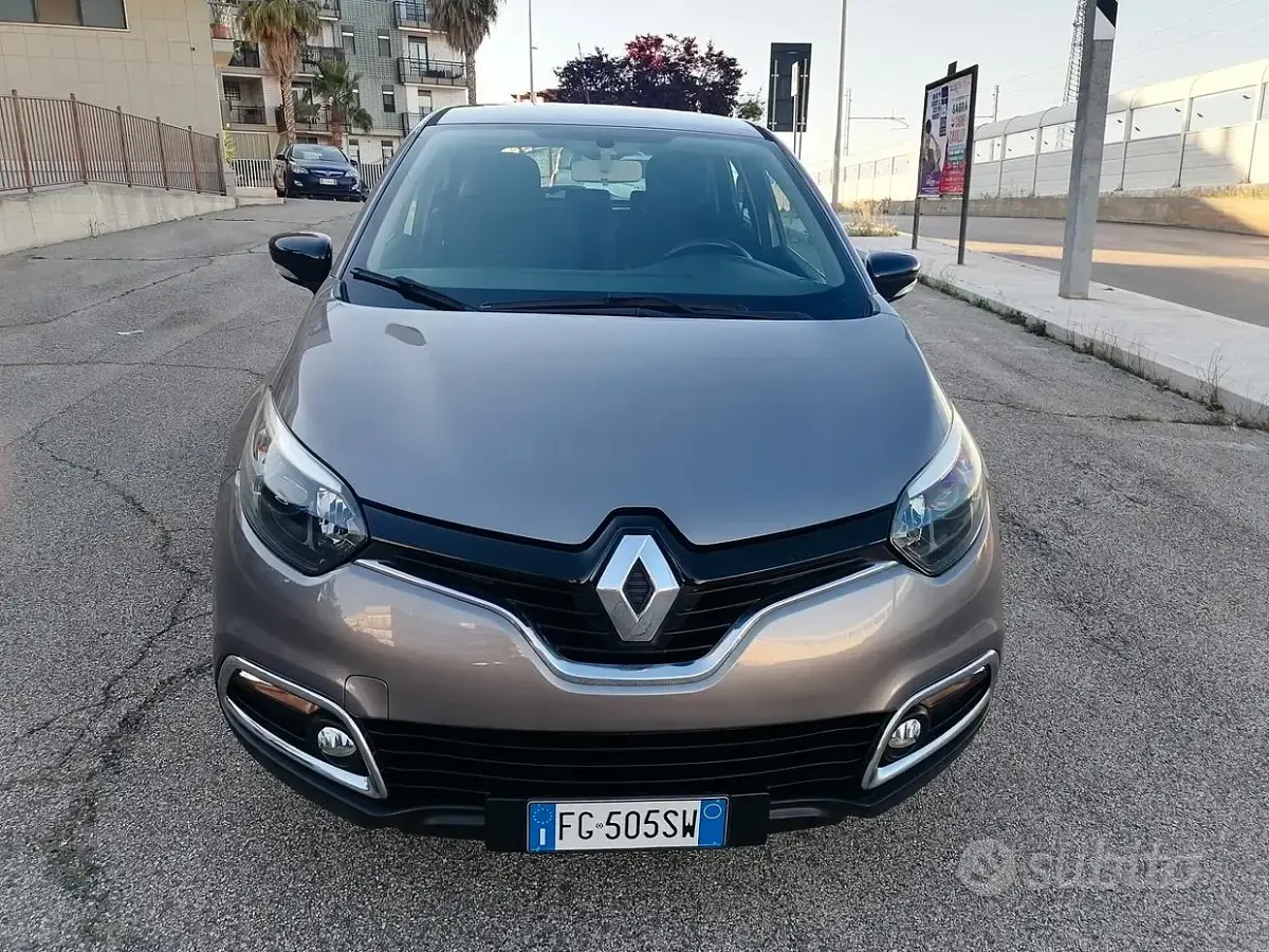 Usata Renault Captur Intens 90 CV (66 kW) 2017 Grigio SUV