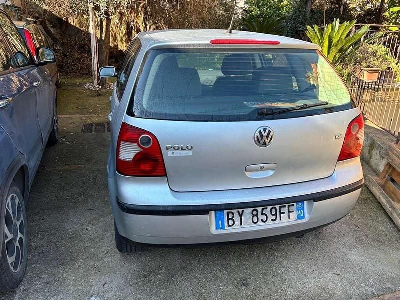 Usata VW Polo Comfortline 64 CV (47 kW) 2002 Argento Utilitaria