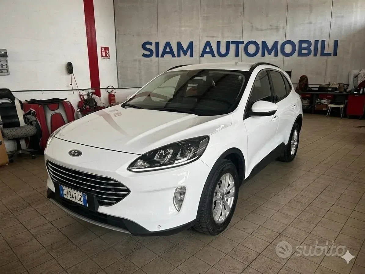 Usado Ford Kuga Titanium 120 CV (88 kW) 2022 Blanco SUV