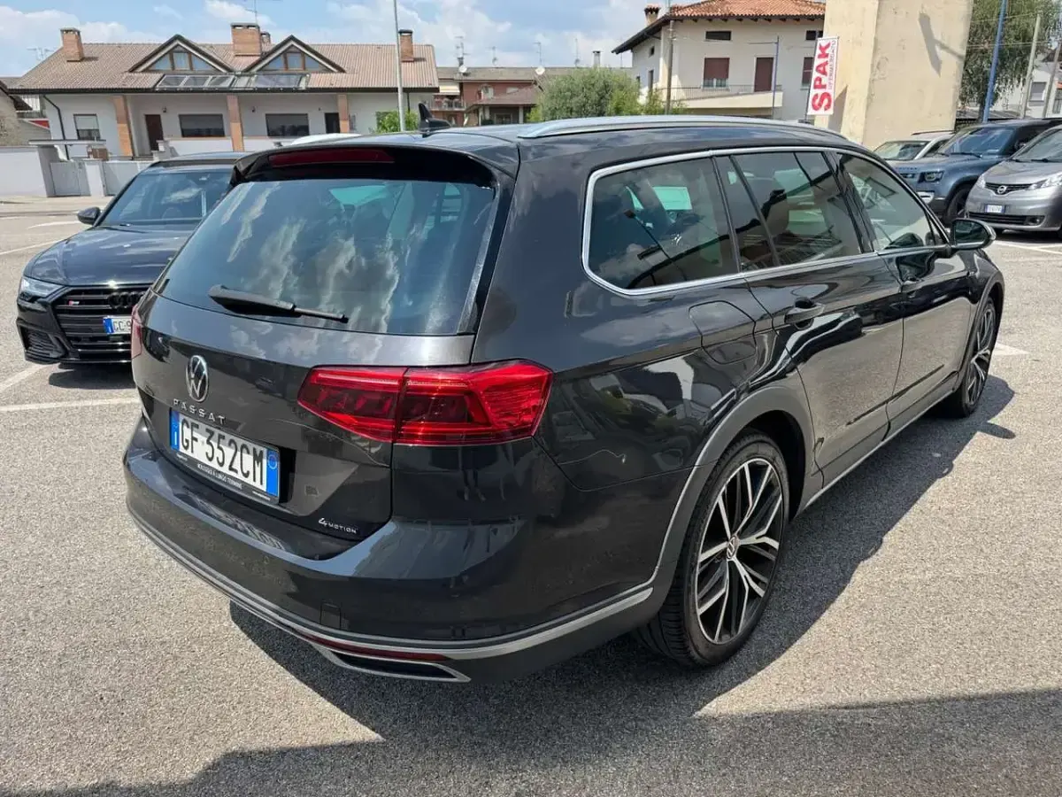 Usata VW Passat Alltrack 200 CV (147 kW) 2021 Grigio Station wagon