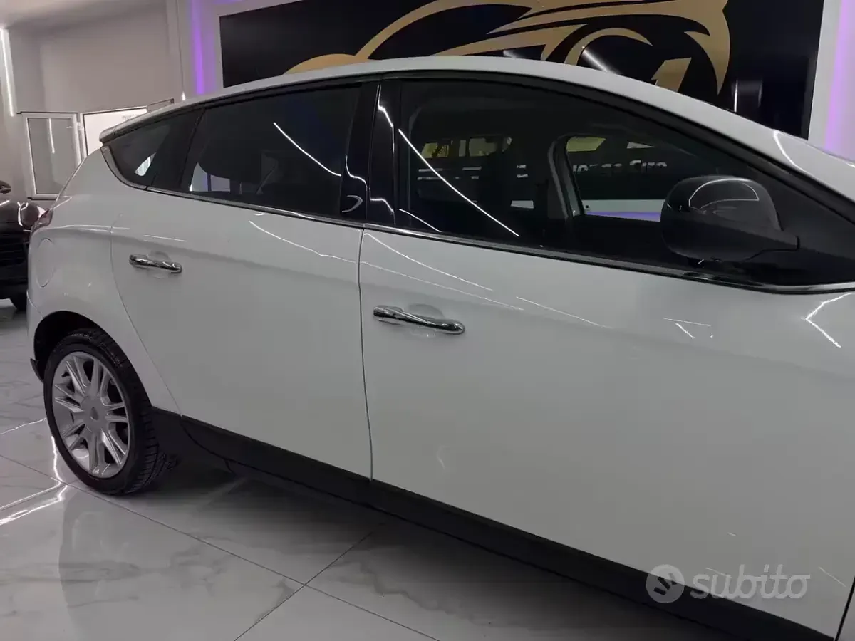 Usata Lancia Delta 120 CV (88 kW) 2010 Bianco Utilitaria