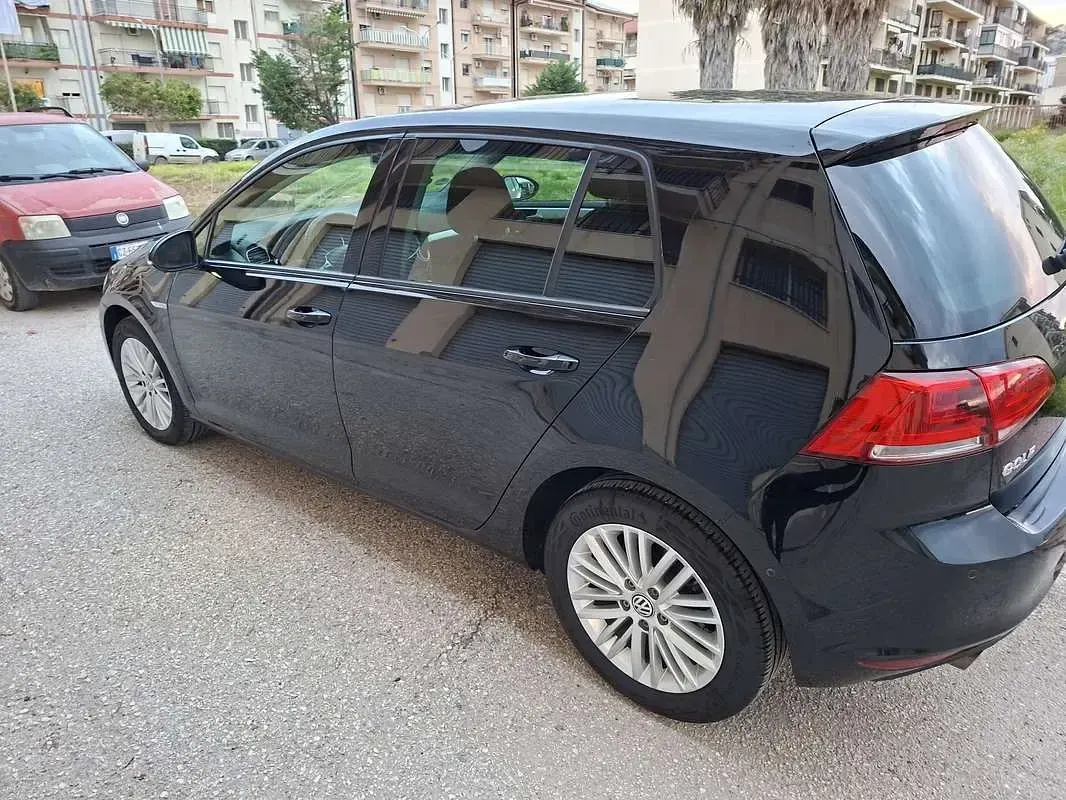 Usata VW Golf VII Highline 105 CV (77 kW) 2014 Berlina