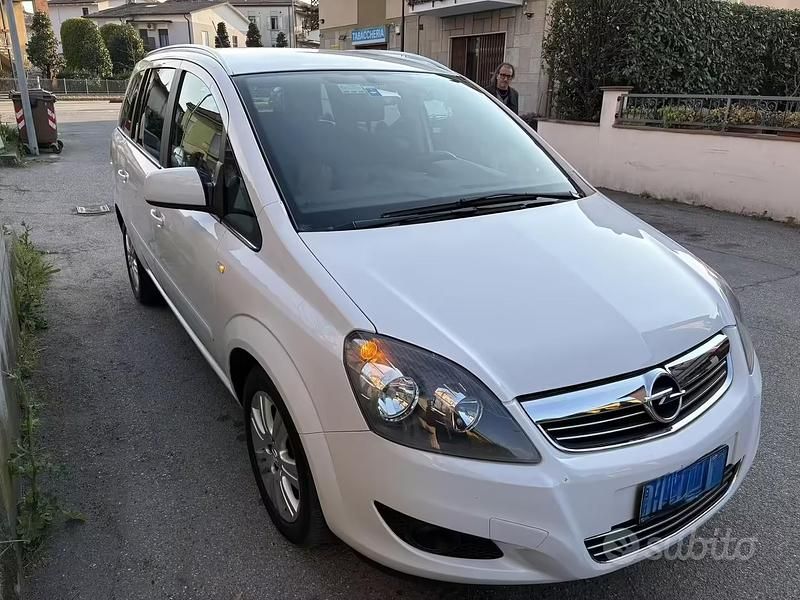 Usata Opel Zafira Cosmo 150 CV (110 kW) 2012 Bianco Monovolume