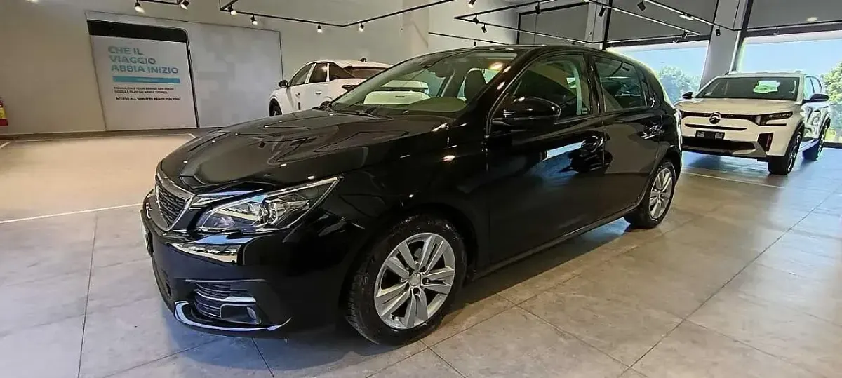 Usata Peugeot 308 Active 102 CV (75 kW) 2020 Berlina