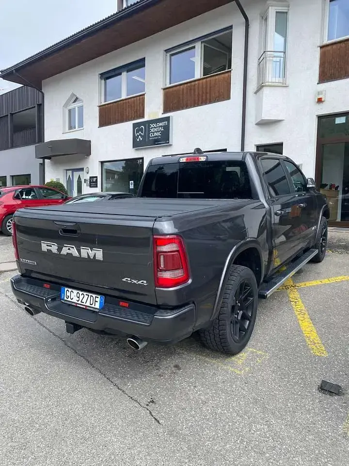 Usata RAM 1500 401 CV (294 kW) 2019 Grigio Pick-up