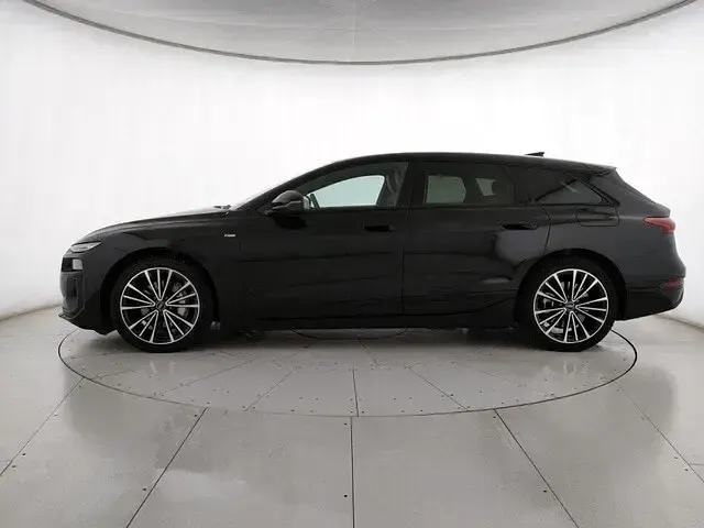 Usata Audi A6 e-tron S-Line 314 kW (428 CV) 2025 Nero mythos metallizzato Station wagon