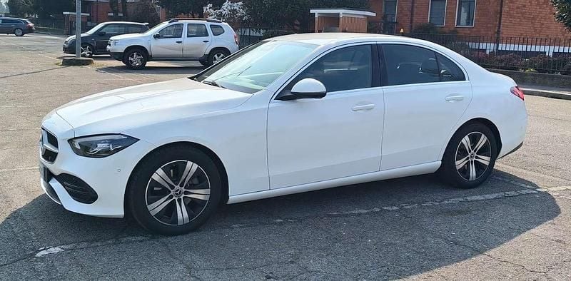 Usata Mercedes C180 Avantgarde 170 CV (125 kW) 2024 149 unilack polarweiss Berlina