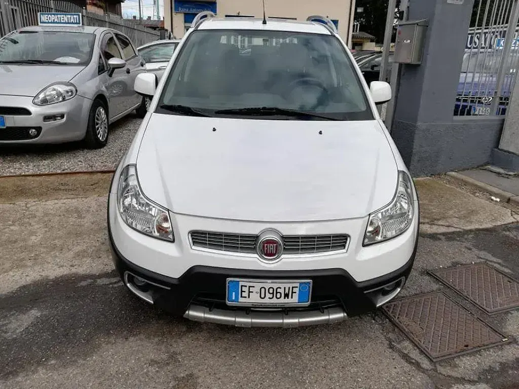 Usata Fiat Sedici 119 CV (87 kW) 2011 Bianco SUV