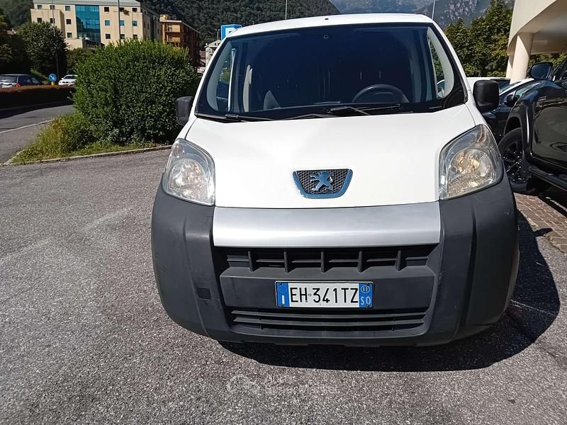 Usata Peugeot Bipper 68 CV (50 kW) 2011 Bianco Monovolume