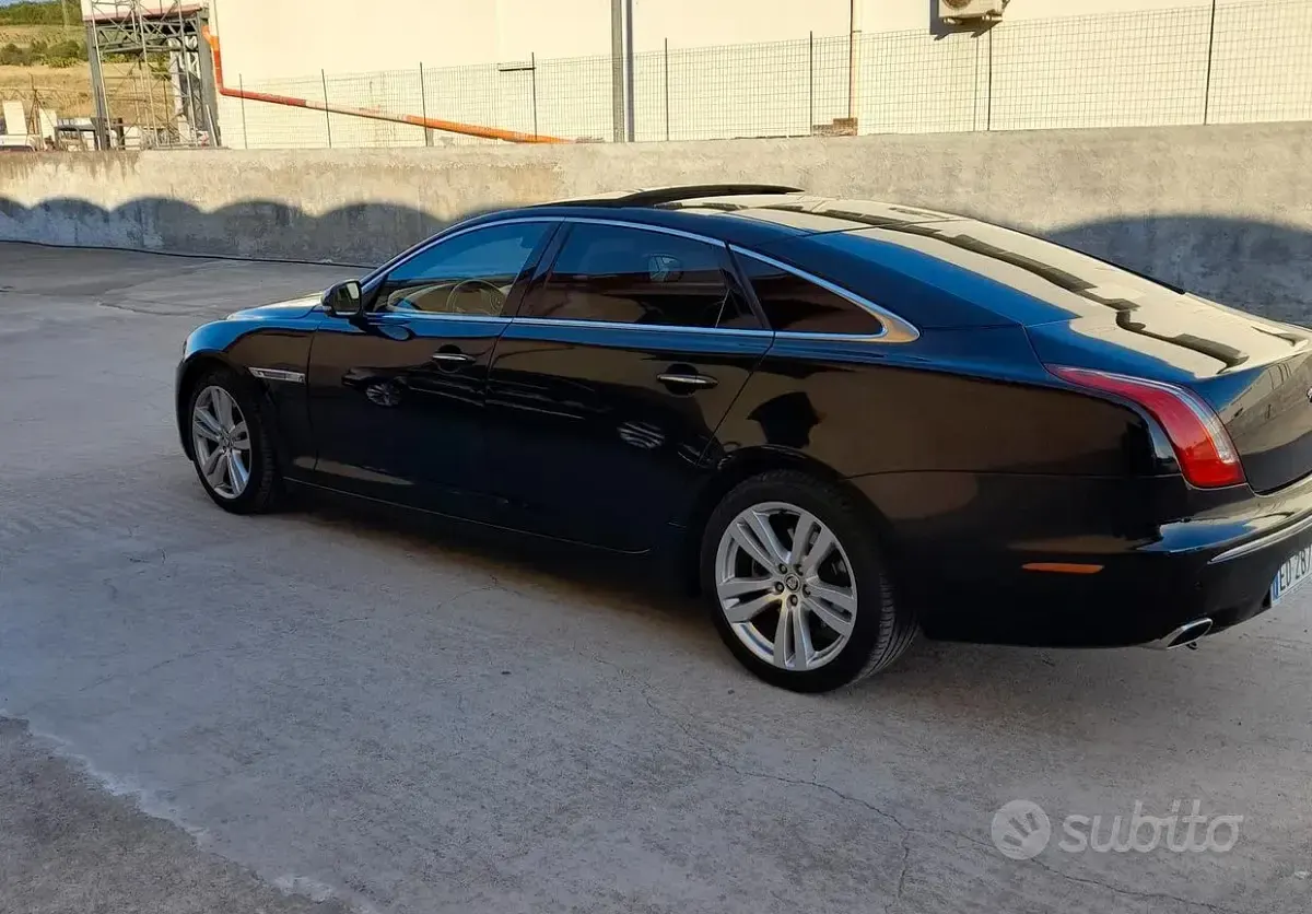 Usata Jaguar XJ 275 CV (202 kW) 2011 Nero Berlina