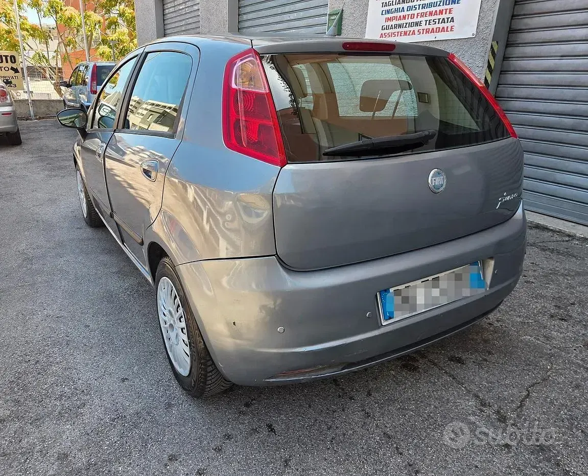 Usata Fiat Grande Punto Dynamic 65 CV (47 kW) 2006 Grigio Utilitaria