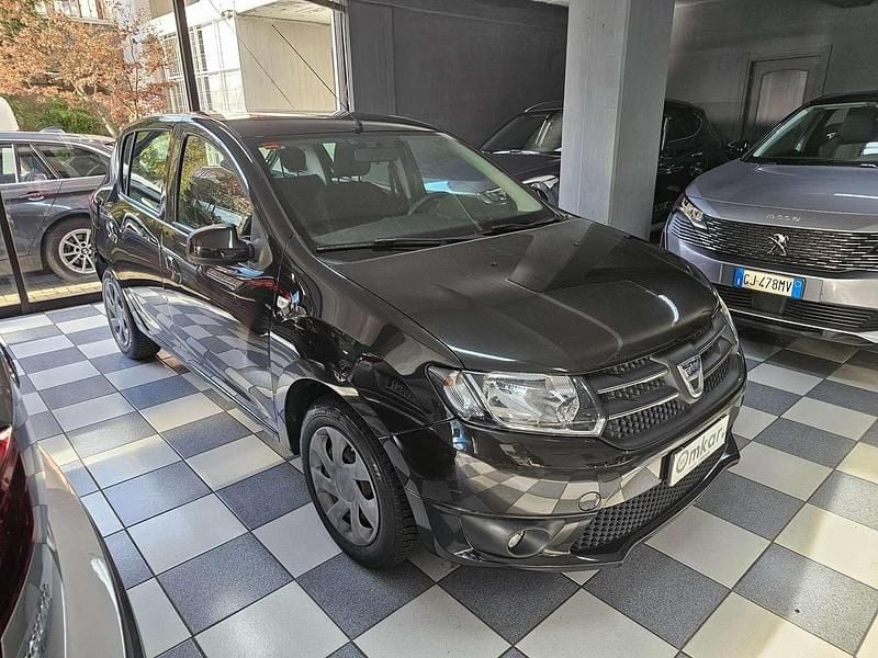 Nero Usata 2015 Dacia Sandero Lauréate Tre volumi | 6900 € (Buon prezzo) - Immagine 1/4