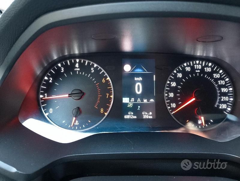 Usata Renault Captur Business 140 CV (102 kW) 2021 Grigio SUV
