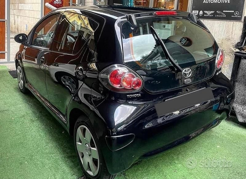 Usata Toyota Aygo 67 CV (49 kW) 2010 Nero Utilitaria