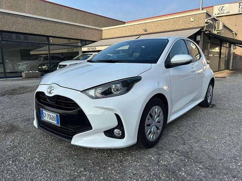 Usata Toyota Yaris Active 72 CV (52 kW) 2023 Bianco Berlina