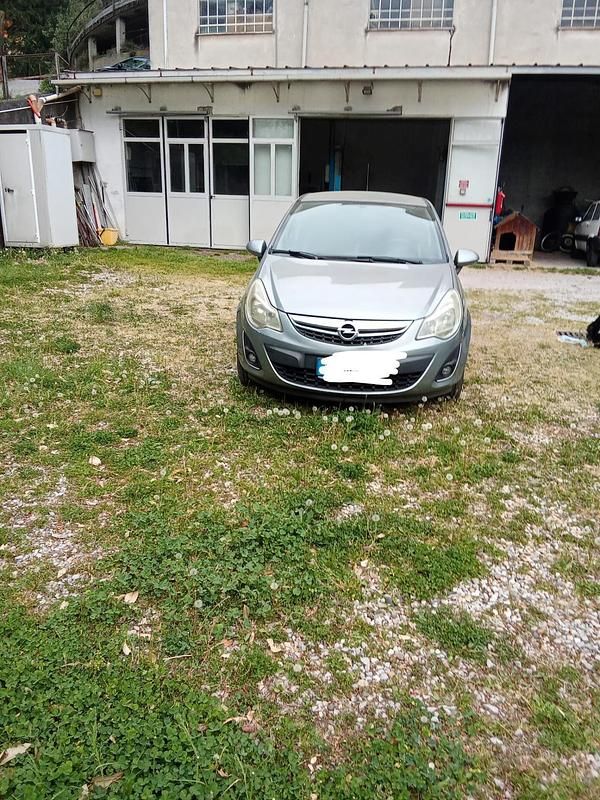 Usata Opel Corsa 59 CV (43 kW) 2012 Argento Utilitaria