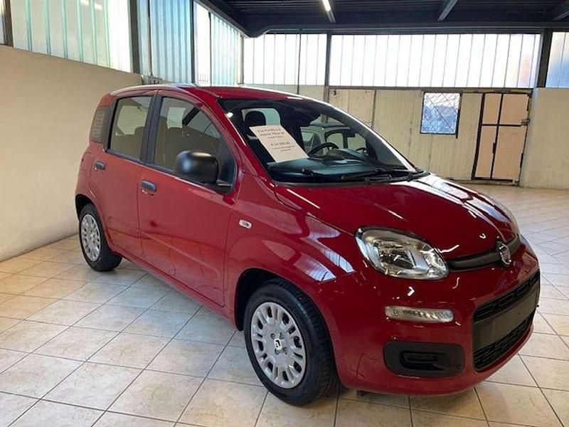 Nuova Fiat Panda Icon 69 CV (50 kW) 2025 Rosso passione Utilitaria