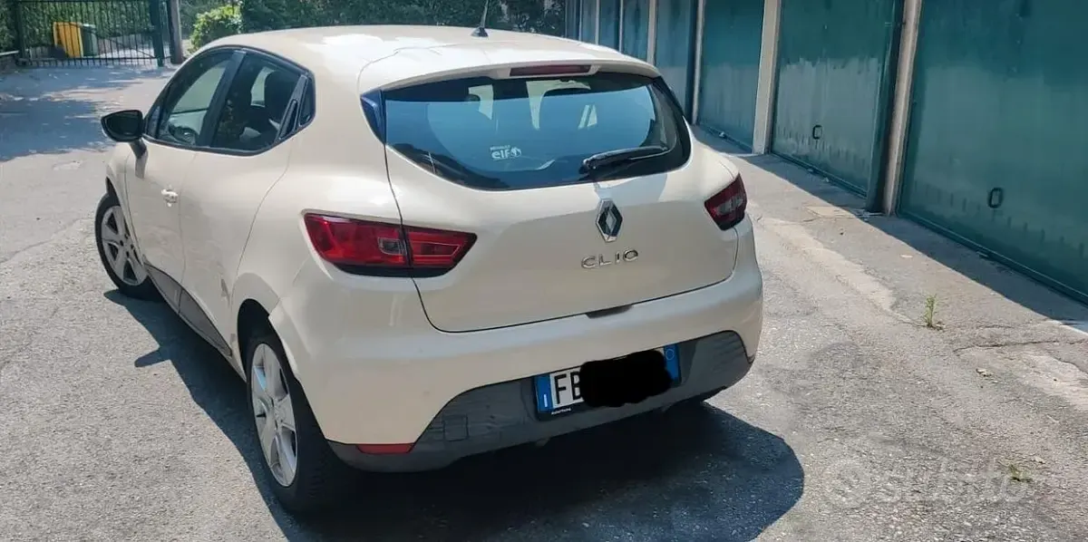 Usata Renault Clio Zen 73 CV (53 kW) 2015 Bianco Utilitaria