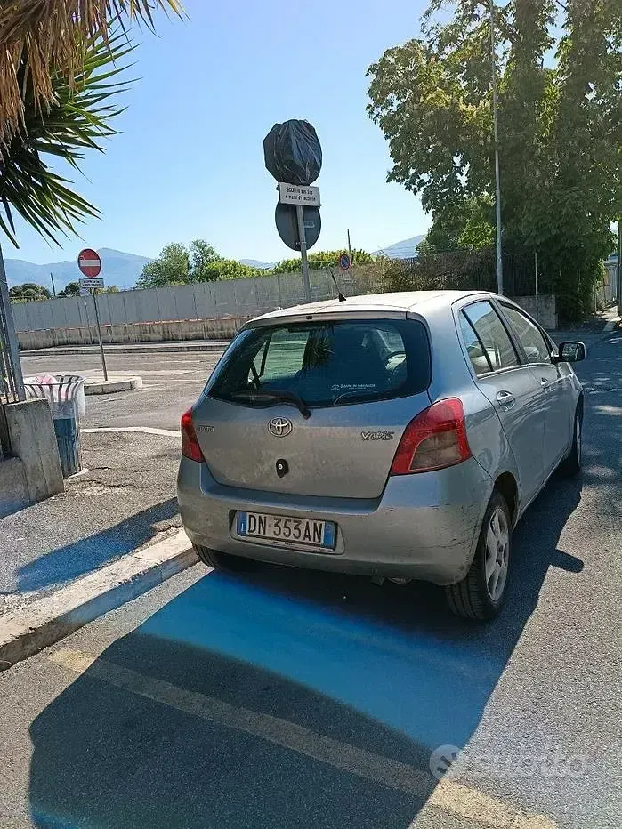 Usata Toyota Yaris 90 CV (66 kW) 2008 Grigio Utilitaria