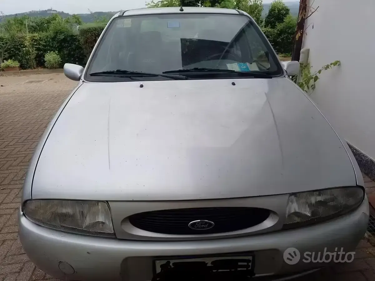 Usata Ford Fiesta 75 CV (55 kW) 1998 Grigio Utilitaria