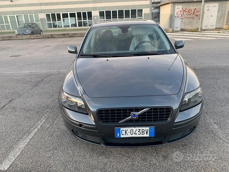 Usata Volvo S40 170 CV (125 kW) 2004 Grigio Berlina