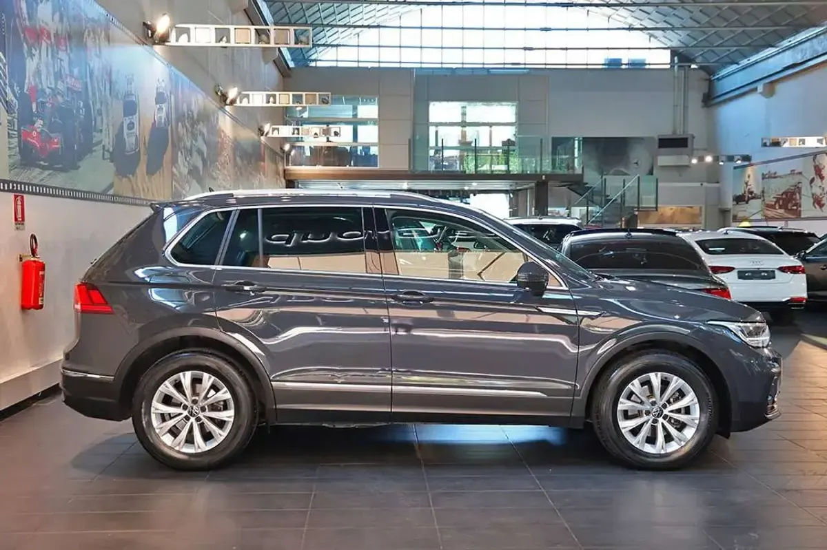 Usata VW Tiguan Life 150 CV (110 kW) 2022 Grigio SUV