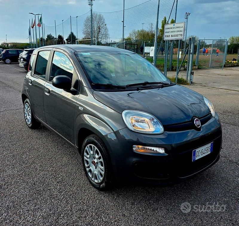 Usata Fiat Panda 69 CV (50 kW) 2020 Grigio Utilitaria