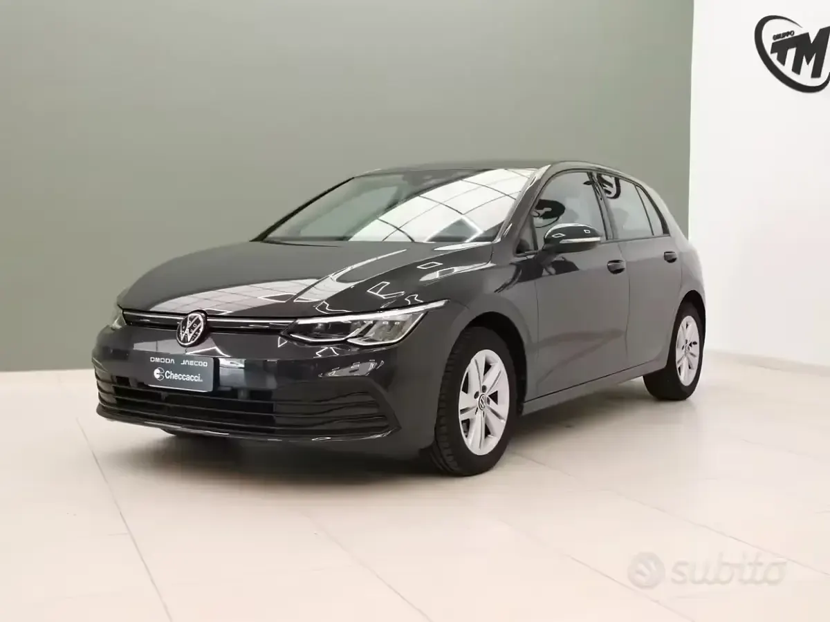 Usata VW Golf VIII Life 110 CV (80 kW) 2021 Grigio Berlina