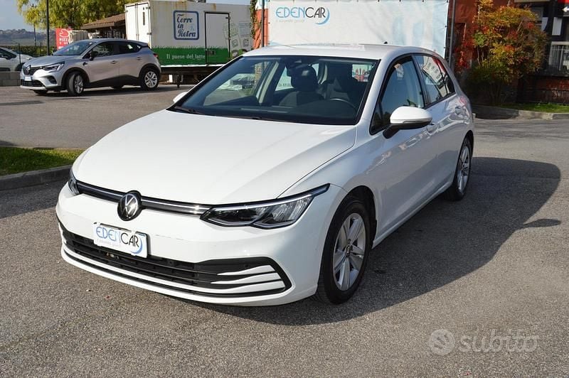 Usata VW Golf VIII Life 110 CV (80 kW) 2023 Bianco Berlina