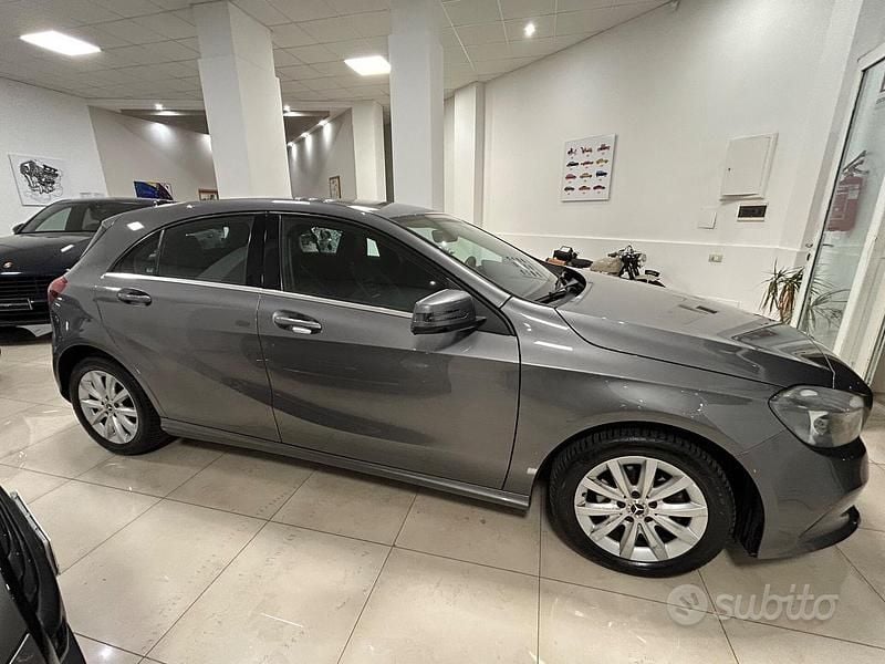 Usata Mercedes A160 90 CV (66 kW) 2018 Grigio Berlina