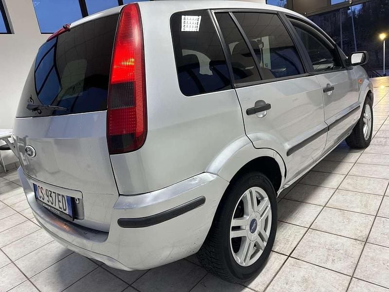 Usata Ford Fusion 68 CV (50 kW) 2005 Argento Utilitaria