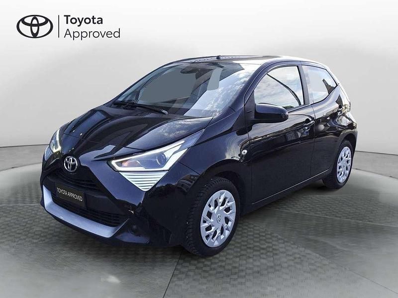 Grigio Usata 2021 Toyota Aygo Connect Style Due volumi | 12.900 € (Buon prezzo) - Immagine 1/3