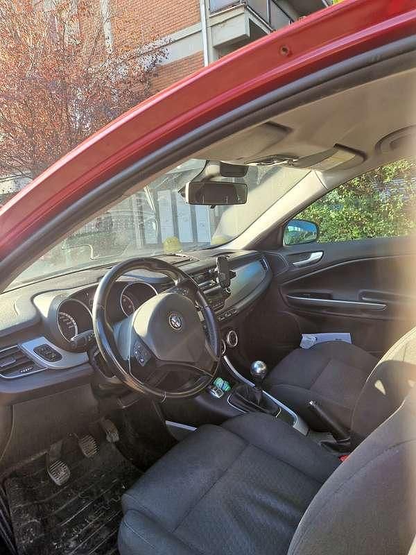 Rosso Usata 2012 Alfa Romeo Giulietta Progression Due volumi | 3600 € (Ottimo prezzo) - Immagine 1/4