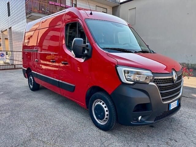 Usata Renault Master 136 CV (100 kW) 2023 Rosso Monovolume