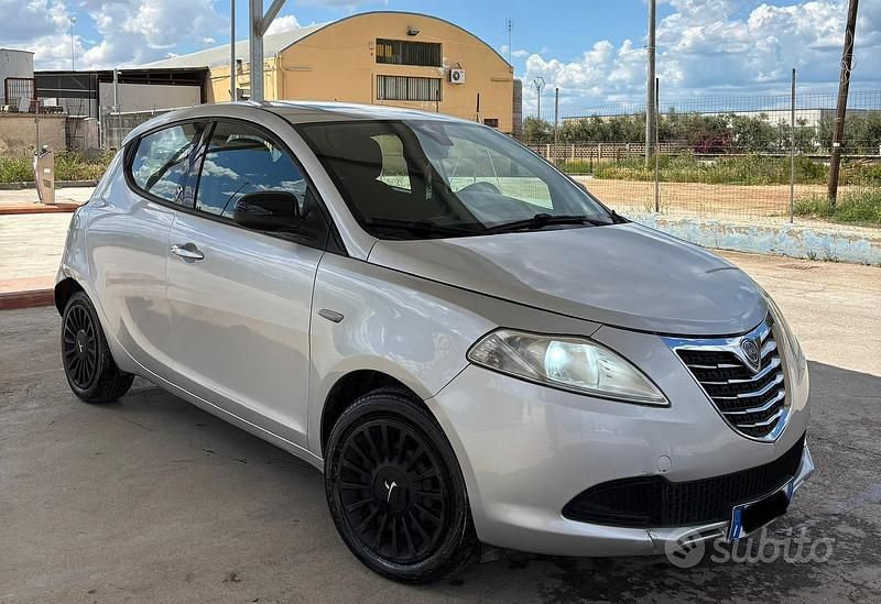 Usata Lancia Ypsilon 95 CV (69 kW) 2011 Grigio Utilitaria