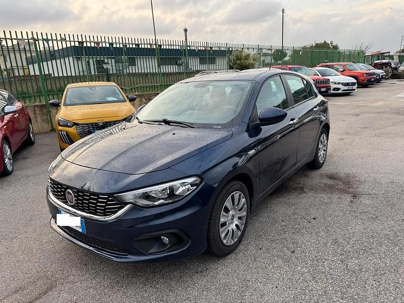 Usata Fiat Tipo Lounge 95 CV (69 kW) 2017 Blu/azzurro Berlina
