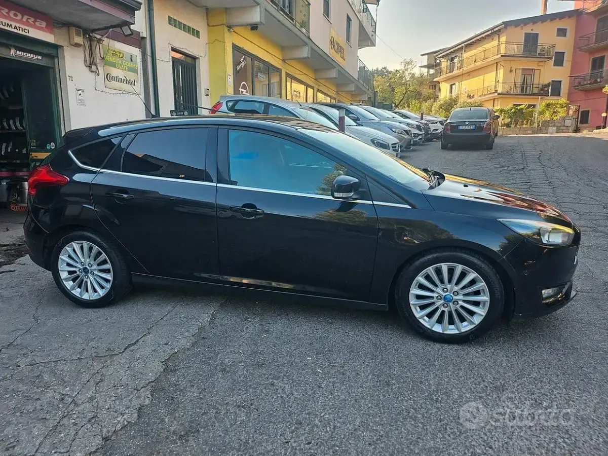 Usata Ford Focus Titanium 120 CV (88 kW) 2015 Nero Berlina