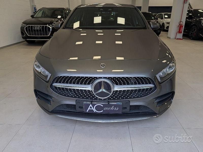 Usata Mercedes A180 Premium 116 CV (85 kW) 2019 Grigio Berlina