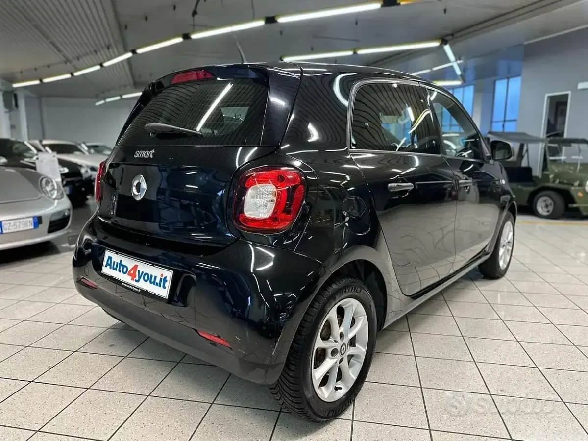 Usata Smart ForFour Prime 71 CV (52 kW) 2018 Nero Utilitaria