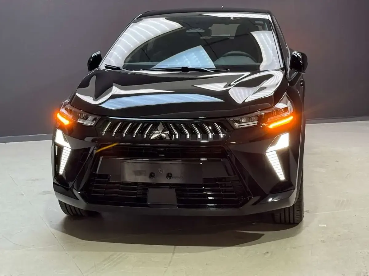 Nuova Mitsubishi Grandis Invite 141 CV (103 kW) 2026 Nero SUV
