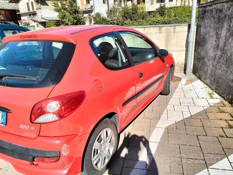 Usata Peugeot 206 2011 Rosso Utilitaria