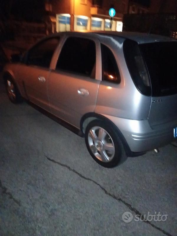Usata 2006 Opel Corsa Tre volumi | 1100 € - Immagine 1/2