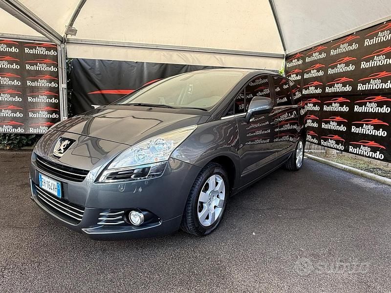 Usata Peugeot 5008 112 CV (82 kW) 2011 Grigio Monovolume