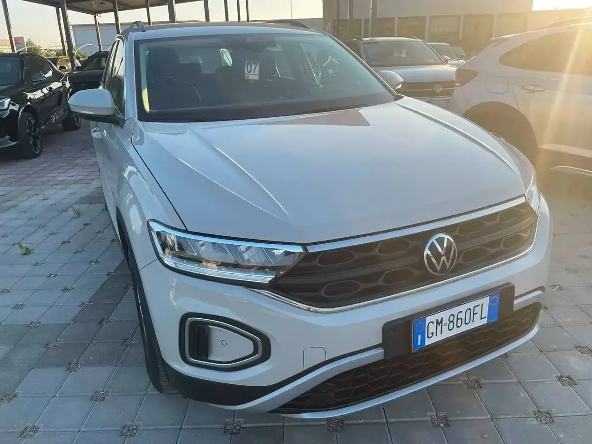 Usata VW T-Roc Life 110 CV (80 kW) 2023 Bianco SUV