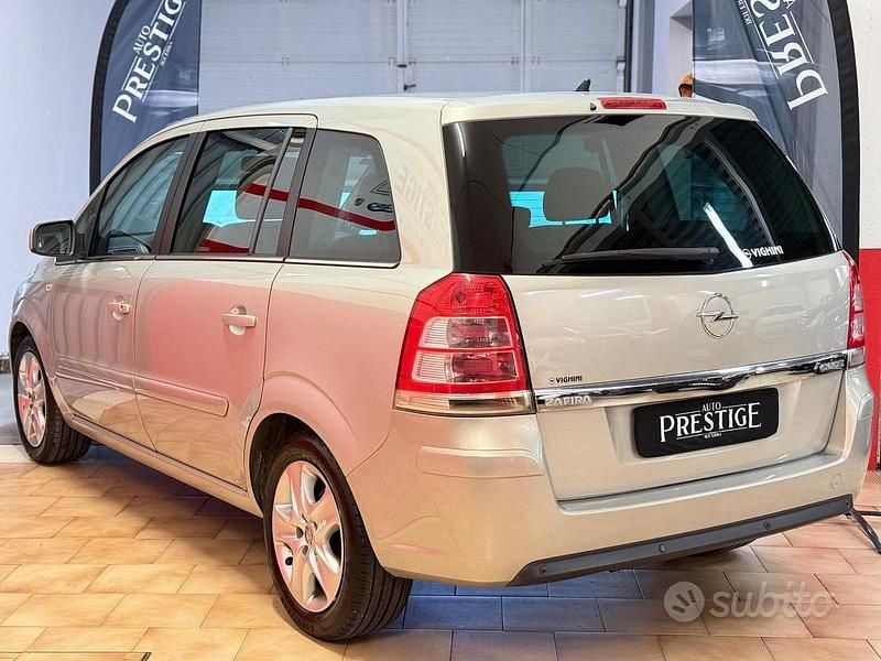 Usata Opel Zafira Cosmo 110 CV (80 kW) 2011 Giallo Monovolume