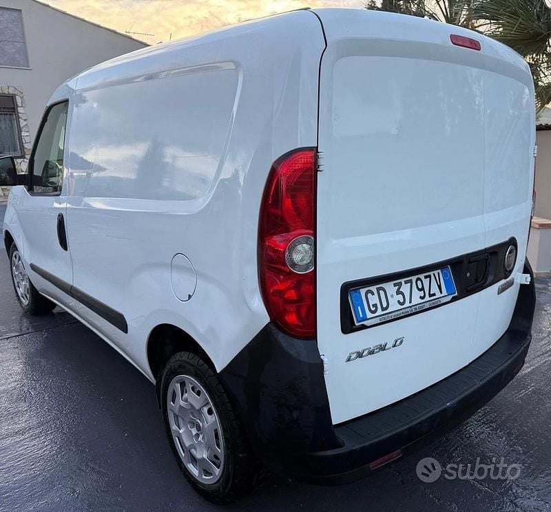 Usata Fiat Doblò Easy 120 CV (88 kW) 2021 Bianco Monovolume