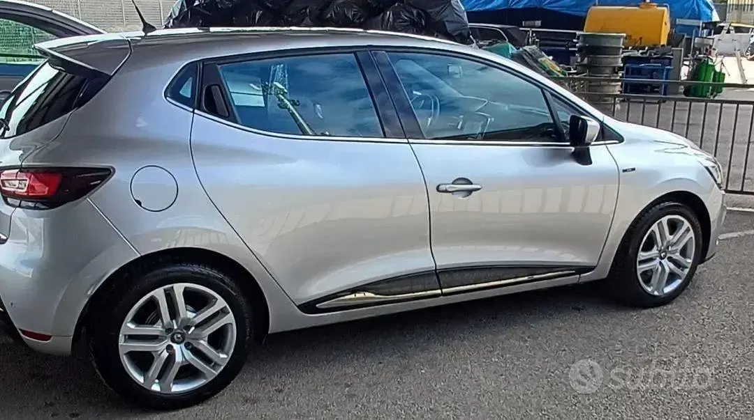 Usata Renault Clio IV Zen 75 CV (55 kW) 2019 Grigio Berlina