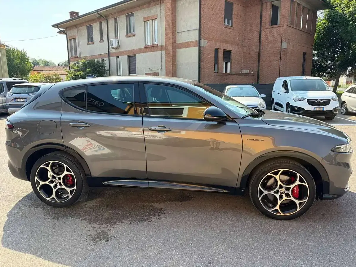 Usata Alfa Romeo Tonale Veloce 160 CV (117 kW) 2024 Met grey (vr581) SUV