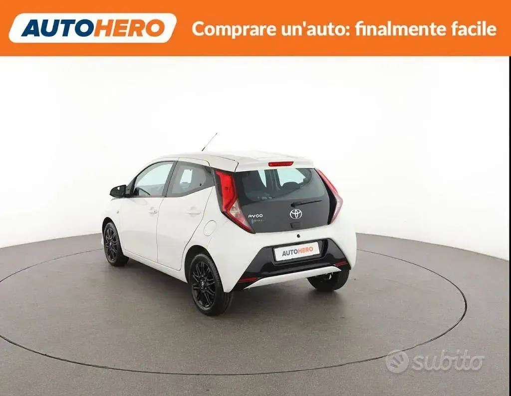 Usata Toyota Aygo X-play 72 CV (52 kW) 2020 Bianco Utilitaria